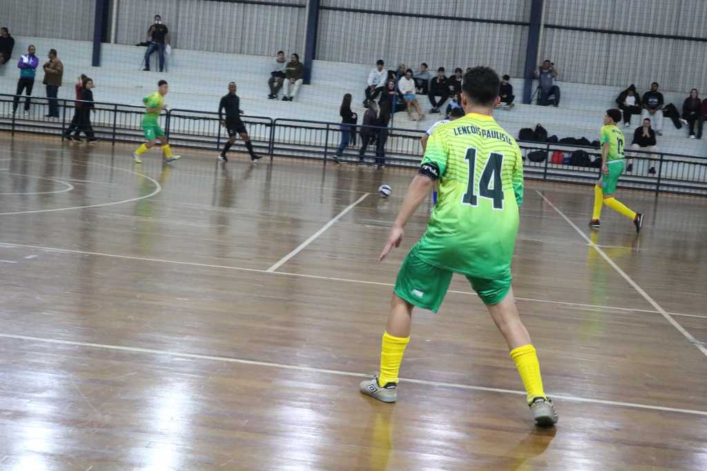 Lençóis perde na estreia do futsal masculino