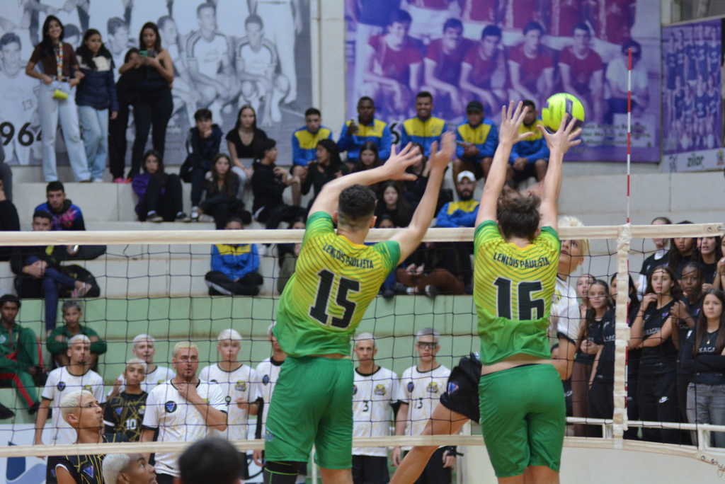 Voleibol masculino vence Iperó