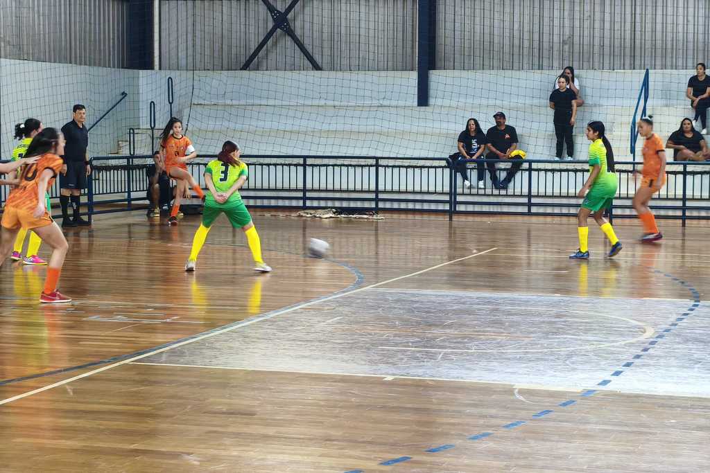 Futsal feminino de Lençóis é superado por Ourinhos nos Jogos da Juventude