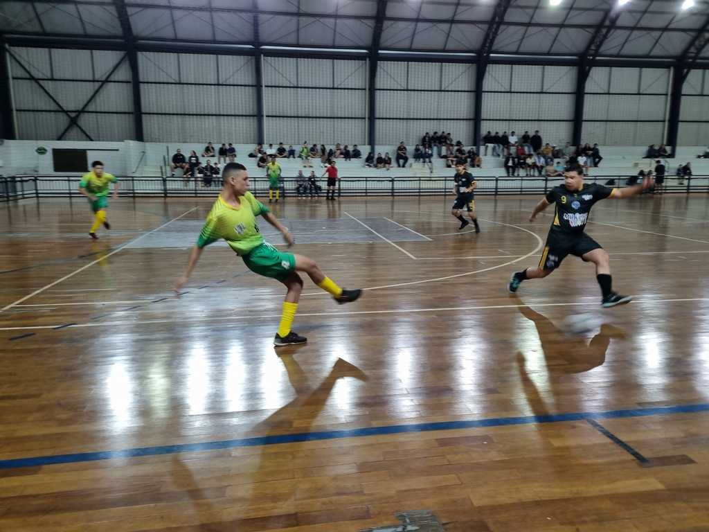 Lençóis Paulista faz jogo equilibrado, mas é superado por Assis no futsal mascul...