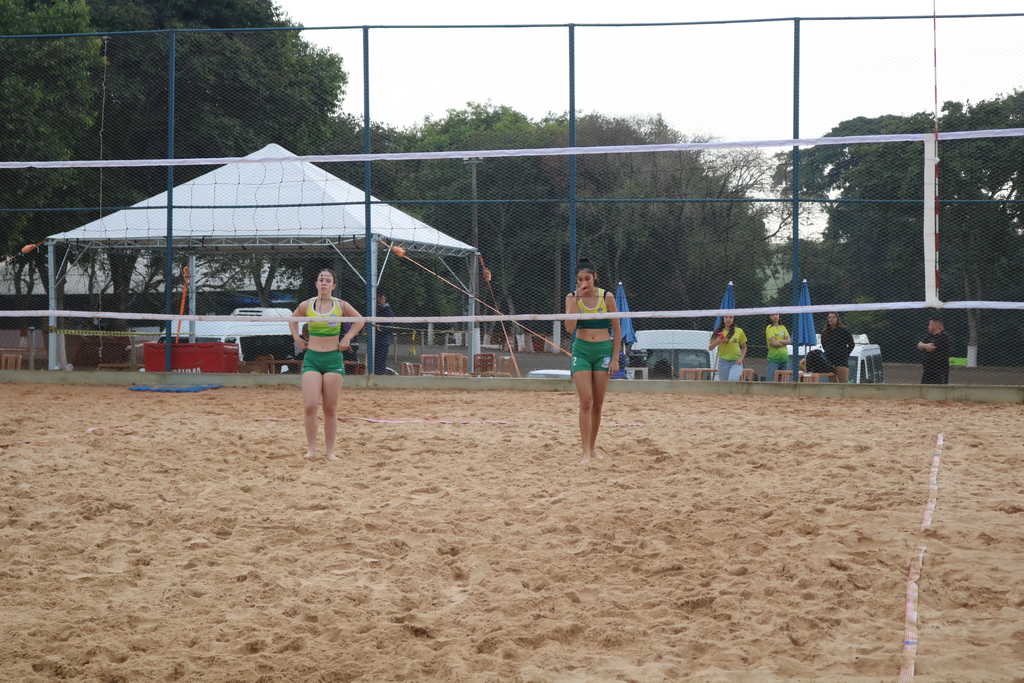 Equipe feminina de Vôlei de Praia de Lençóis Paulista encerra participação nos J...