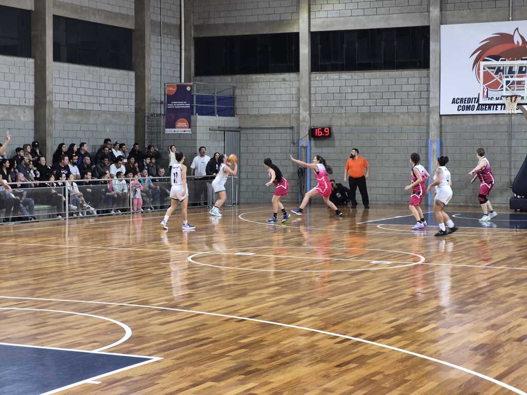 Lençóis Paulista é derrotada por São Carlos no basquete feminino livre por 42 a ...