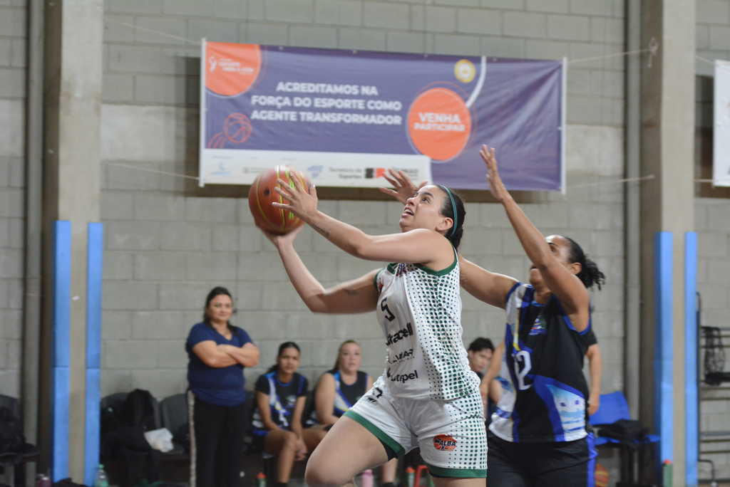 Basquete feminino vence na primeira rodada  
