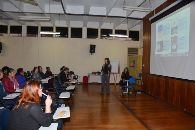 Curso está sendo oferecido durante esta sexta-feira, 18, no auditório da diretoria de Educação