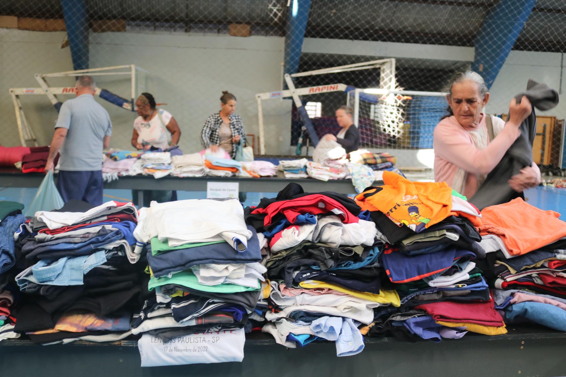 Roupas, sapatos e cobertores estarão disponíveis para retirada no Tonicão
