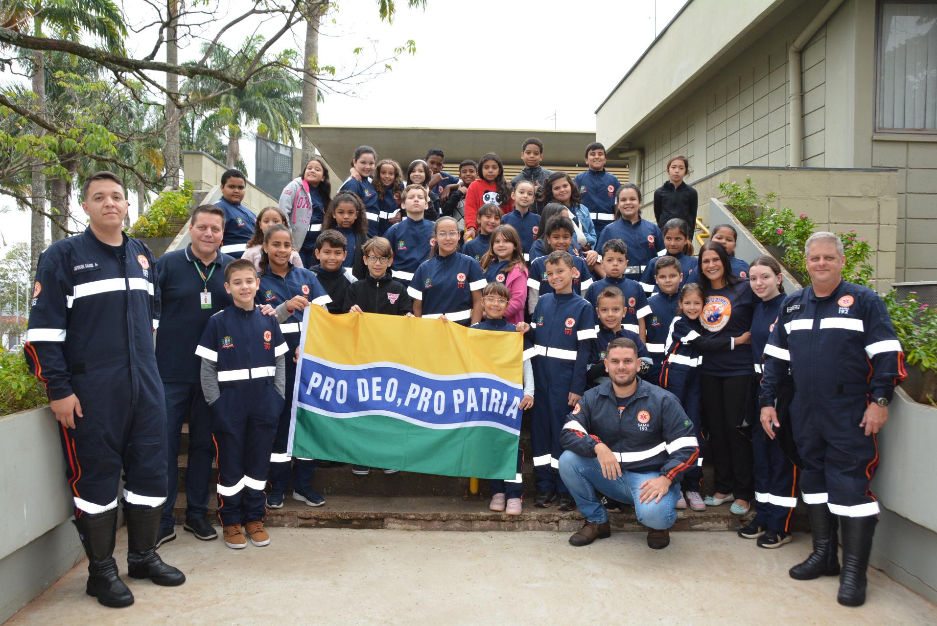 Prefeito recebe integrantes do Projeto Samuzinho