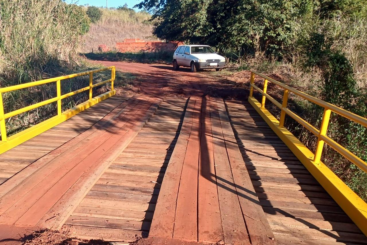 Reforma da ponte sobre o córrego Areia Branca é concluída em Alfredo Guedes