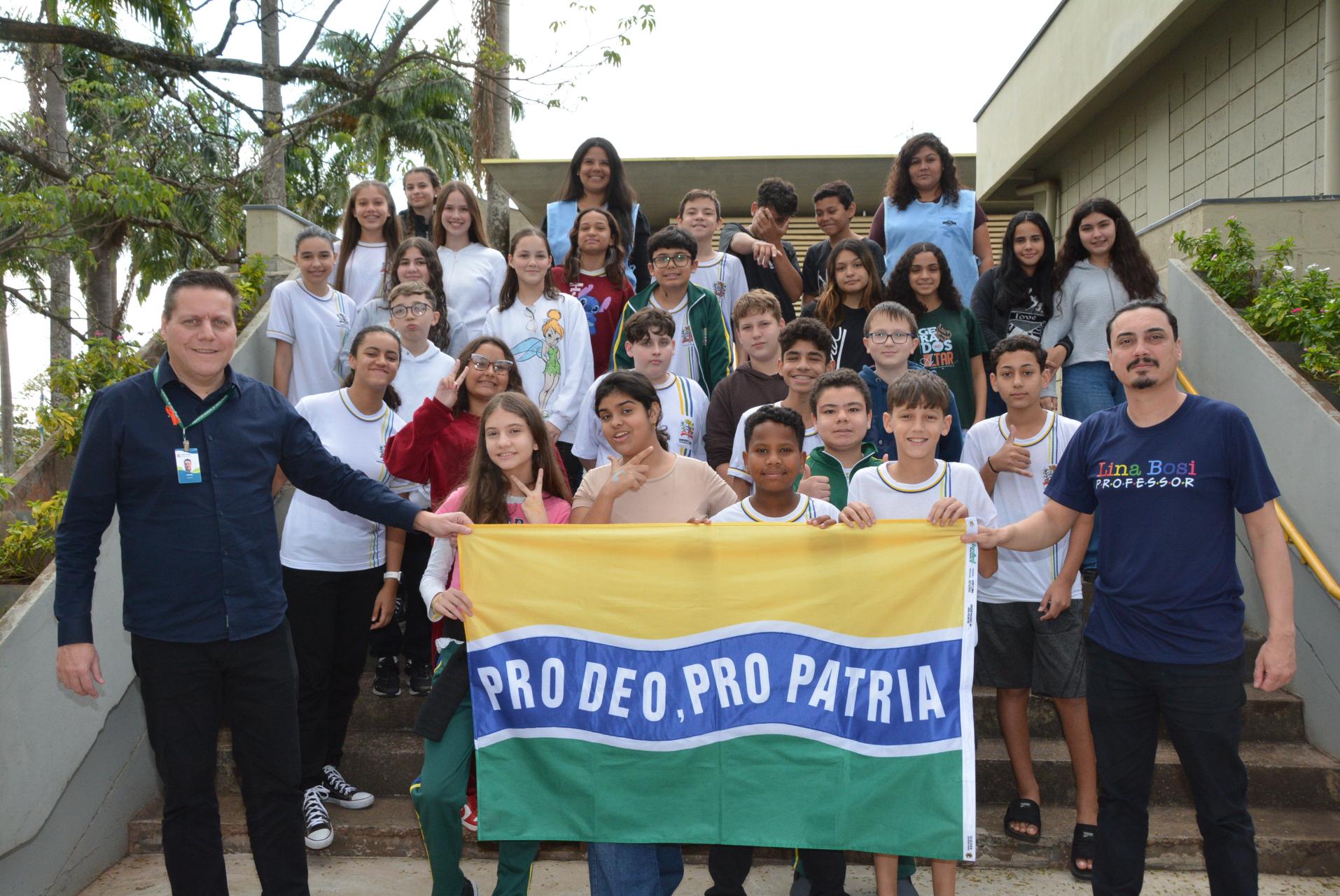 Escola na Prefeitura - Prefeito recebe alunos da Escola Lina Bosi Canova