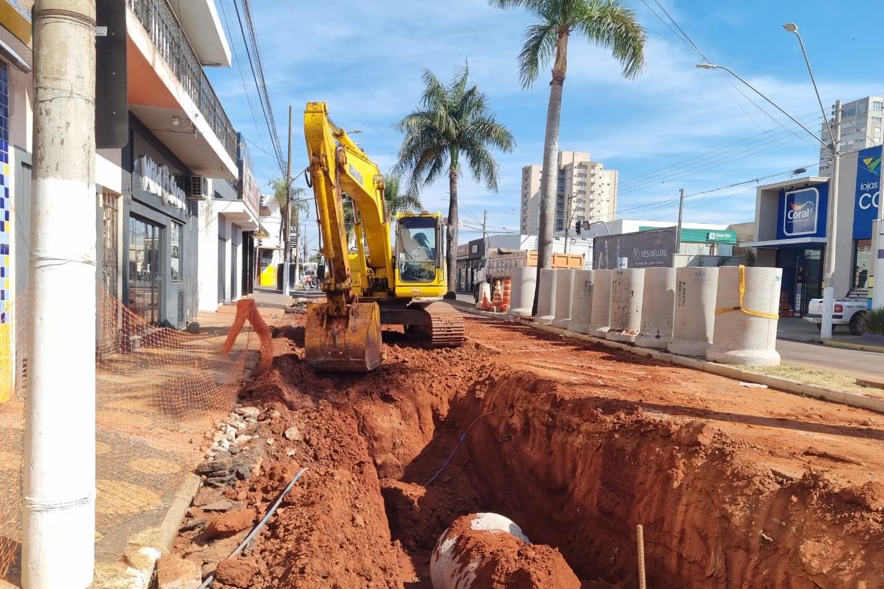 Com cerca de 86% da tubulação implantada, obras na Padre Salústio devem entrar em nova etapa