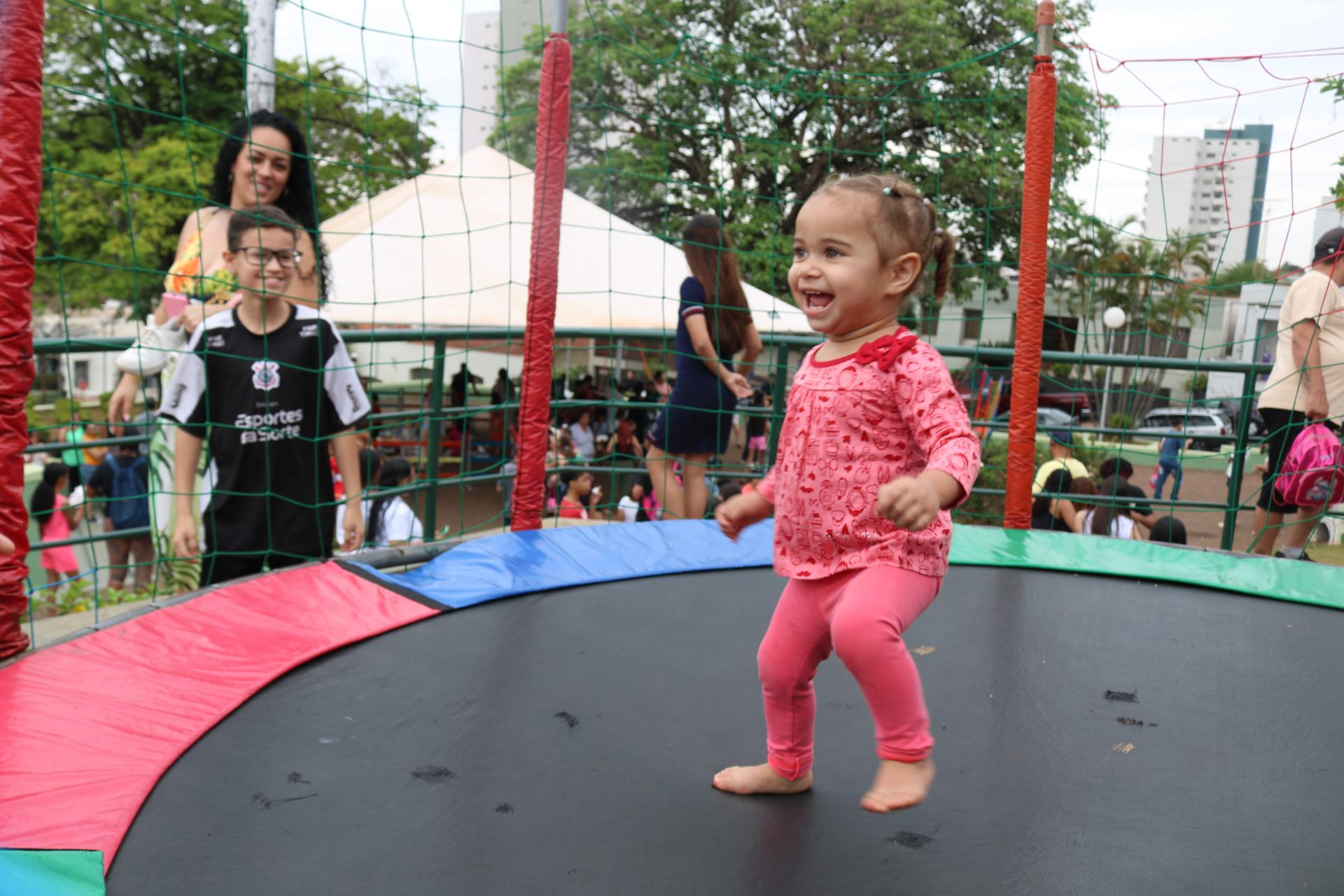 No palco, a atração foi o Show Mundo dos Games, que envolveu as crianças com personagens como Mário Bros e Sonic, entre outros.