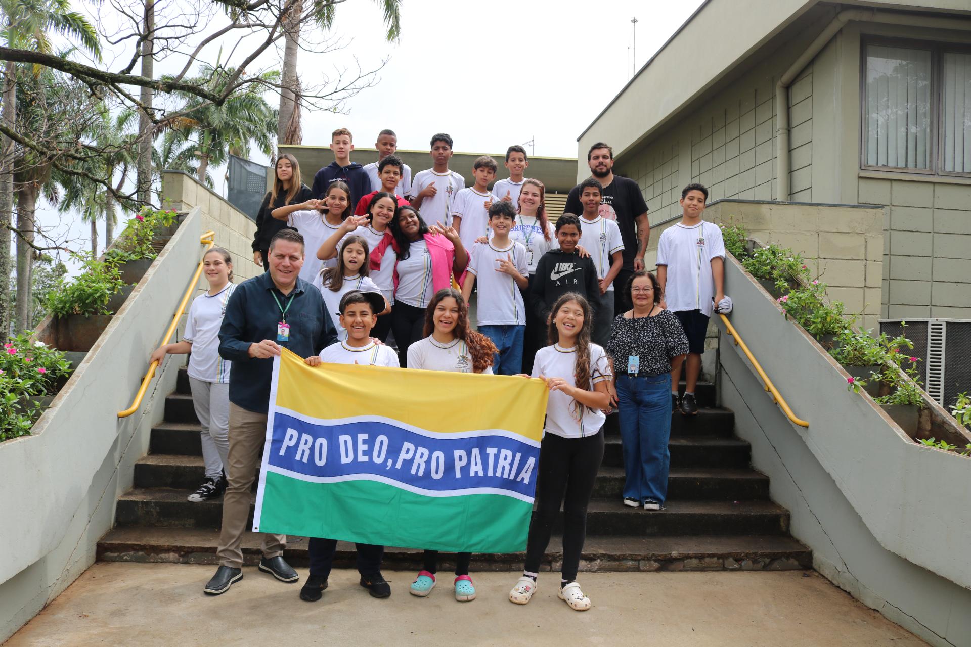 Estudantes aprendem sobre os poderes Executivo e Legislativo