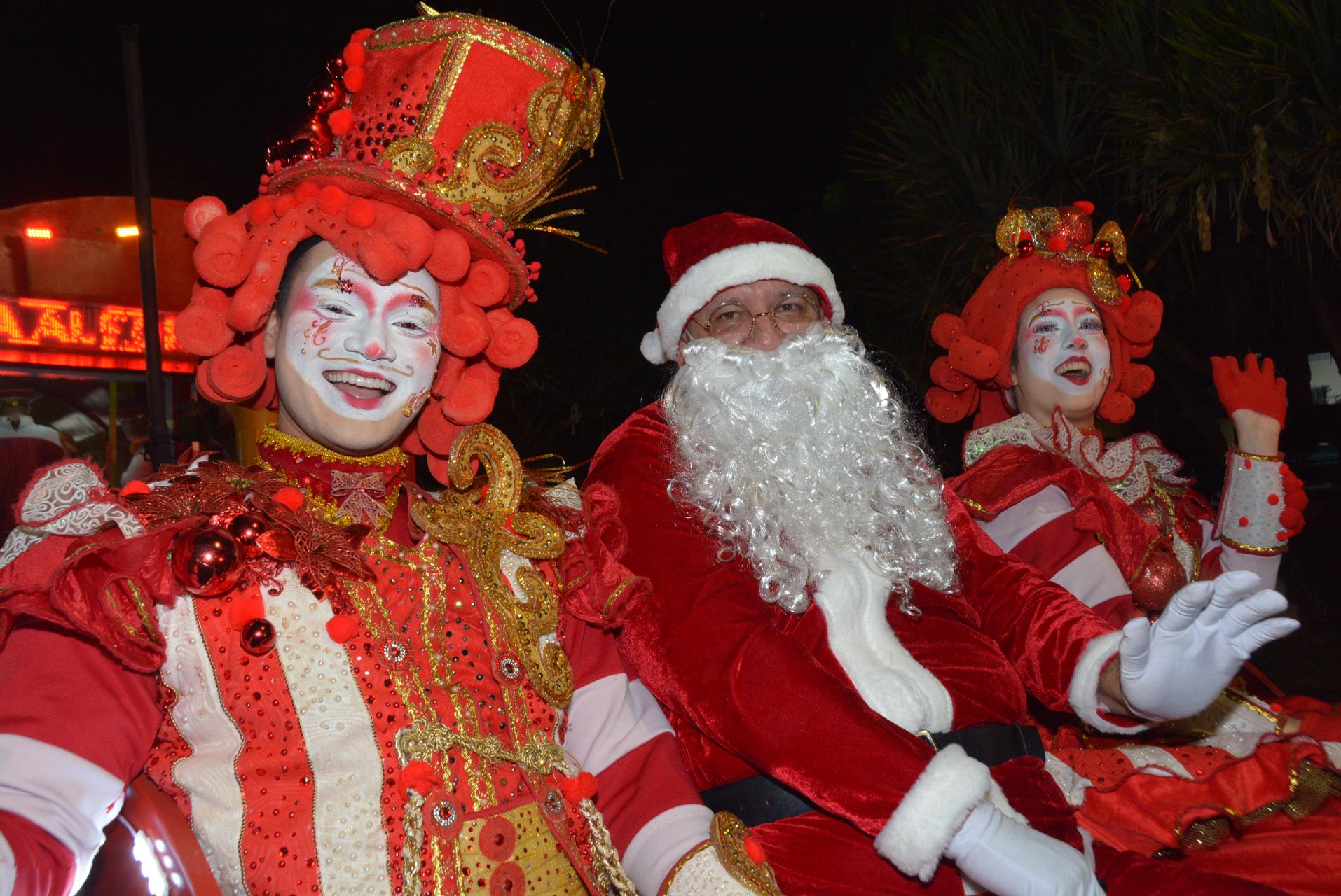 Chegada do Papai marcou a abertura da programação oficial do Natal da Família nesta segunda-feira, 1º