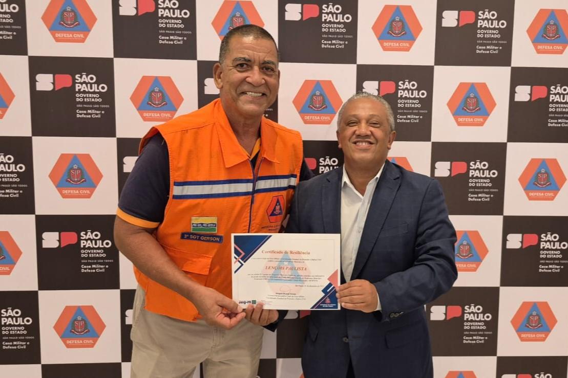 O vice-prefeito, Manoel dos Santos Silva, o Manezinho, e o coordenador da Defesa Civil, Gérson Gomes dos Santos participaram do evento realizado no Palácio dos Bandeirantes, em São Paulo