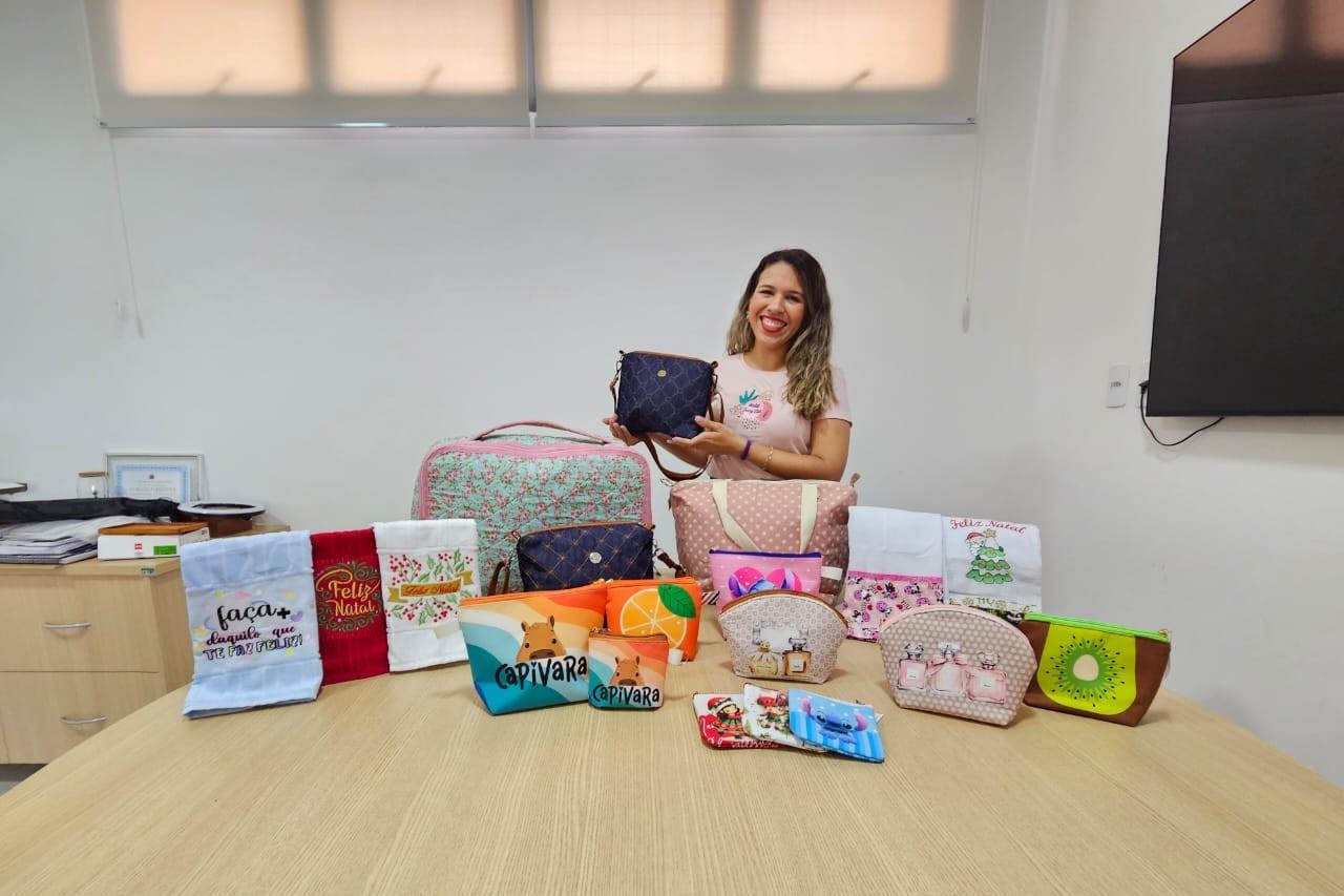 Jacy desenvolve o artesanato a partir de técnicas de costura