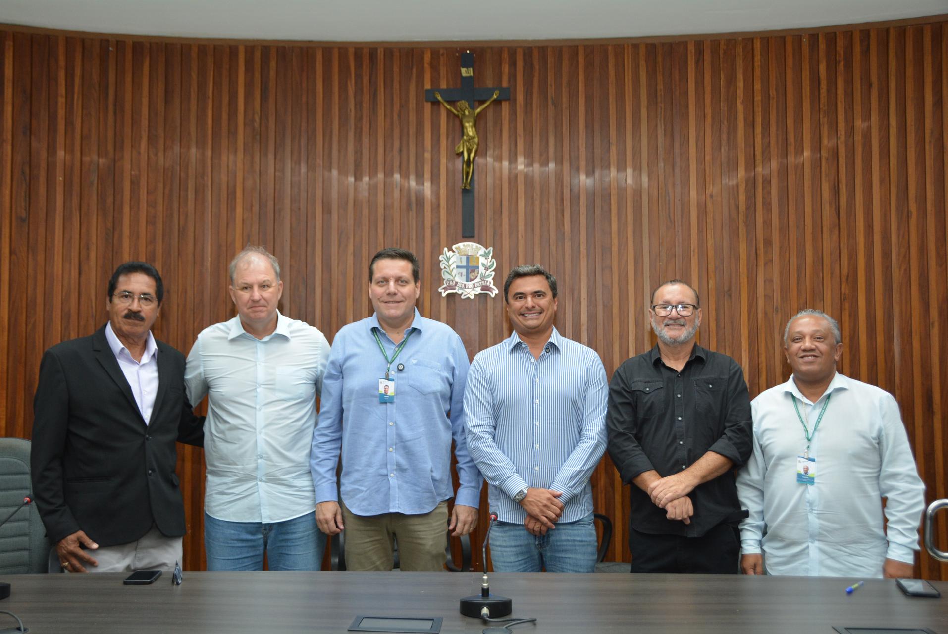 Prefeito recebe deputado Maurício Neves que anunciou emenda para iluminação do Bregão