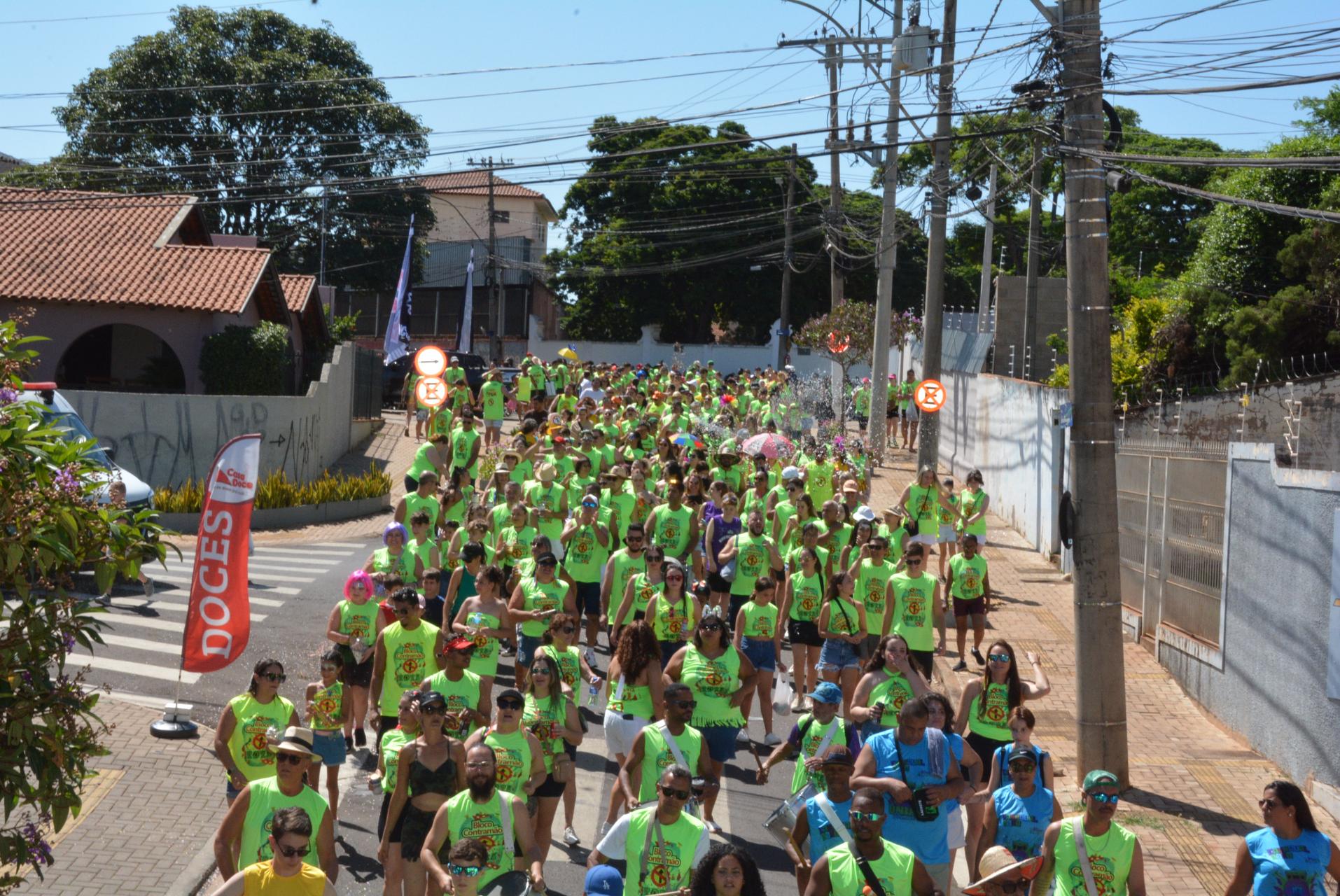 Desfile de Blocos abre programação do Lençóis Folia 2026
