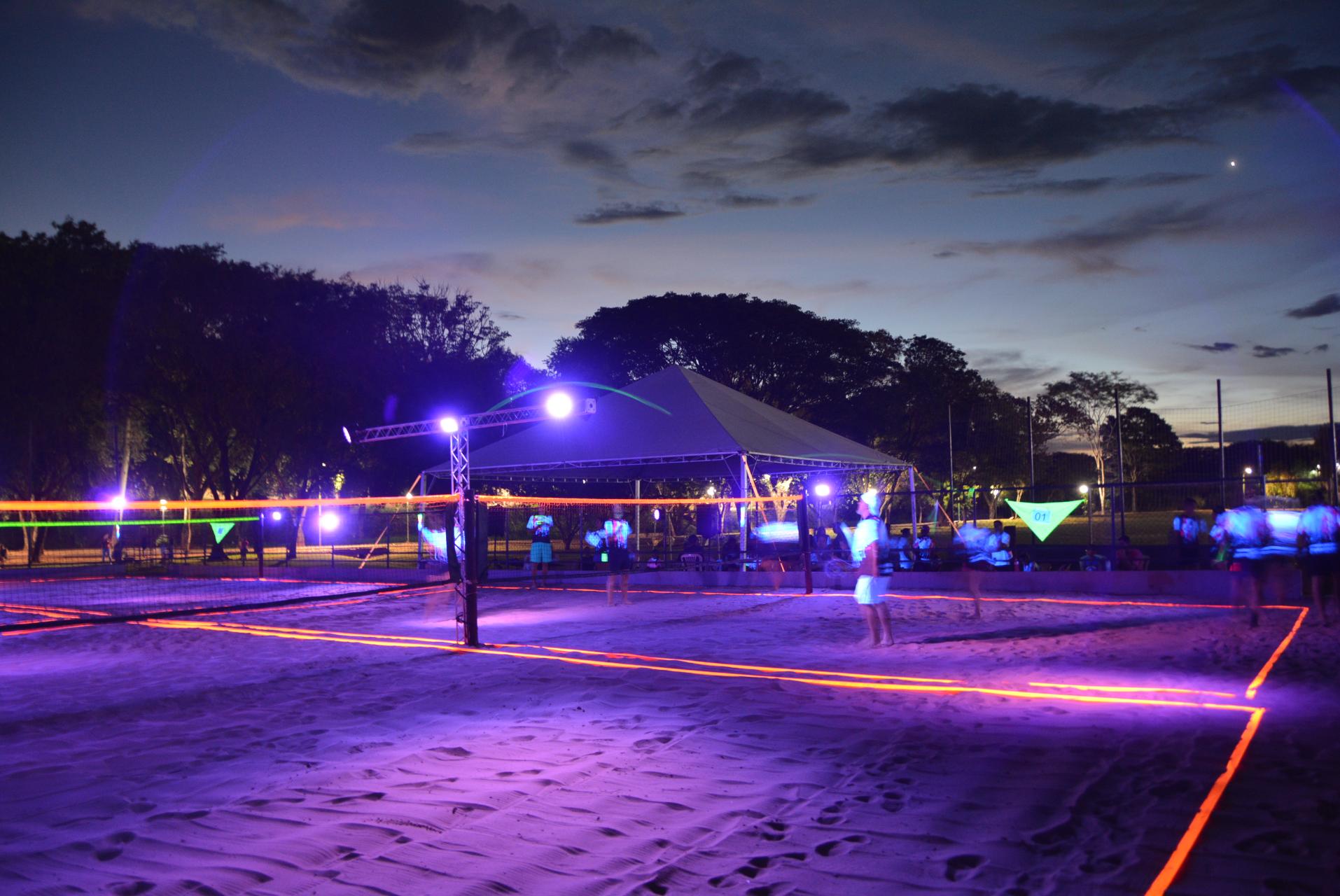 Secretaria de Esportes promove 2º Torneio de Beach Tenis Neon