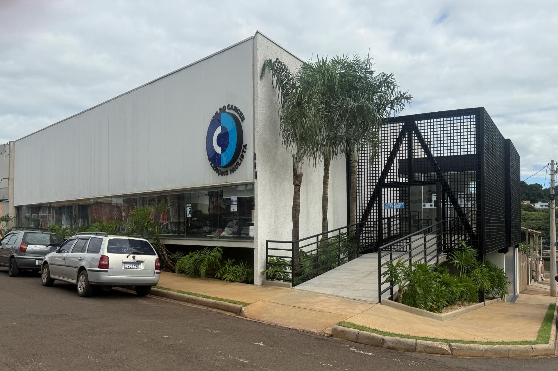 No momento da retirada do material, os participantes devem realizar a doação de quatro caixinhas de água de coco.