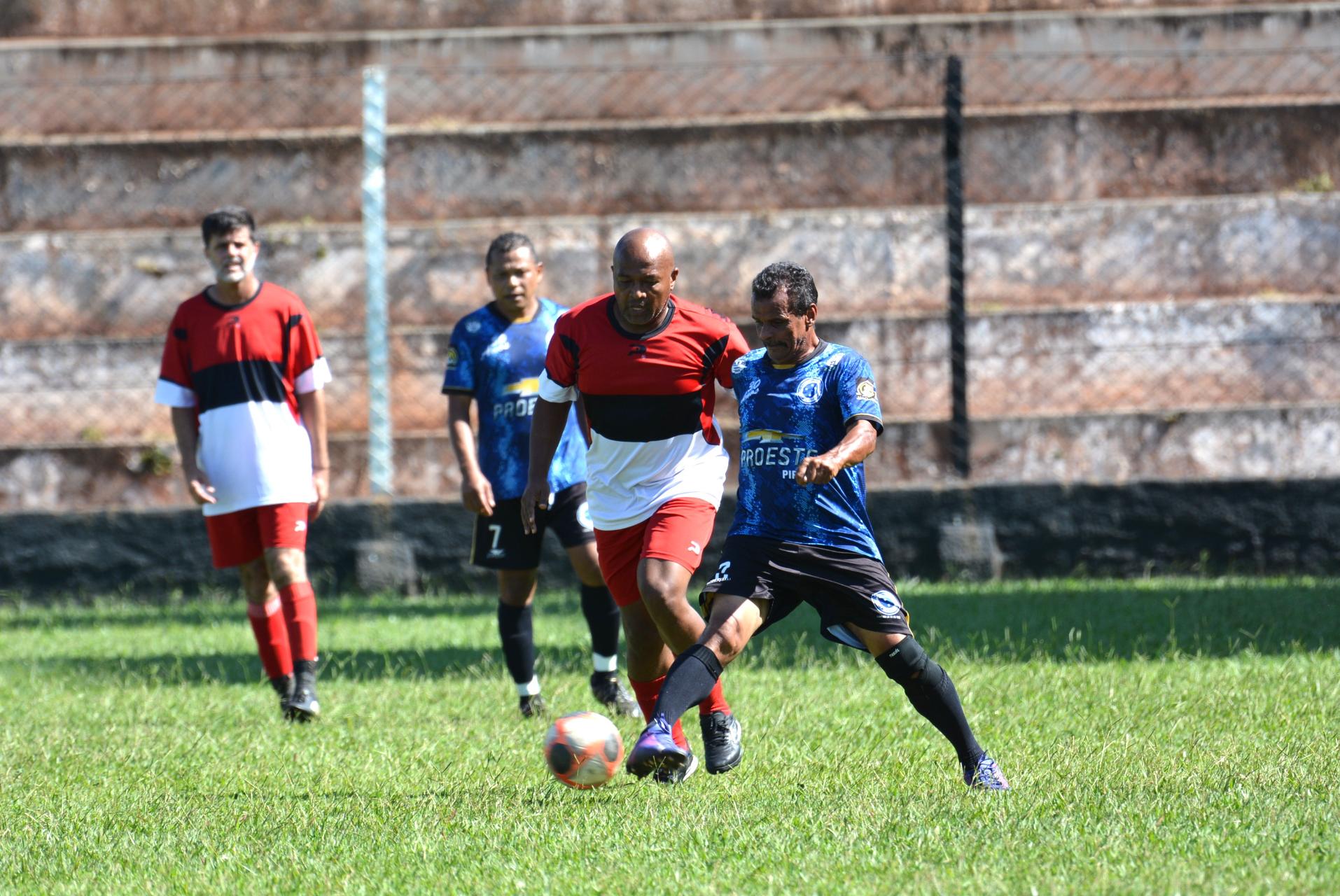 Master Grêmio Cruzeiro lidera Campeonato Regional 50+