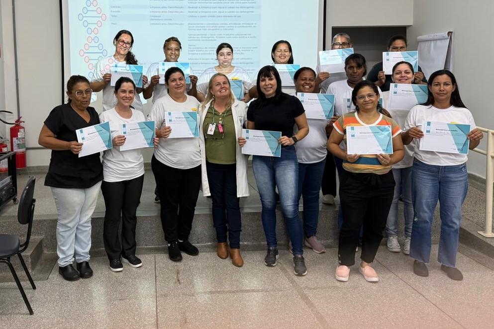 Vigilância em Saúde realiza capacitação contínua de equipes de limpeza