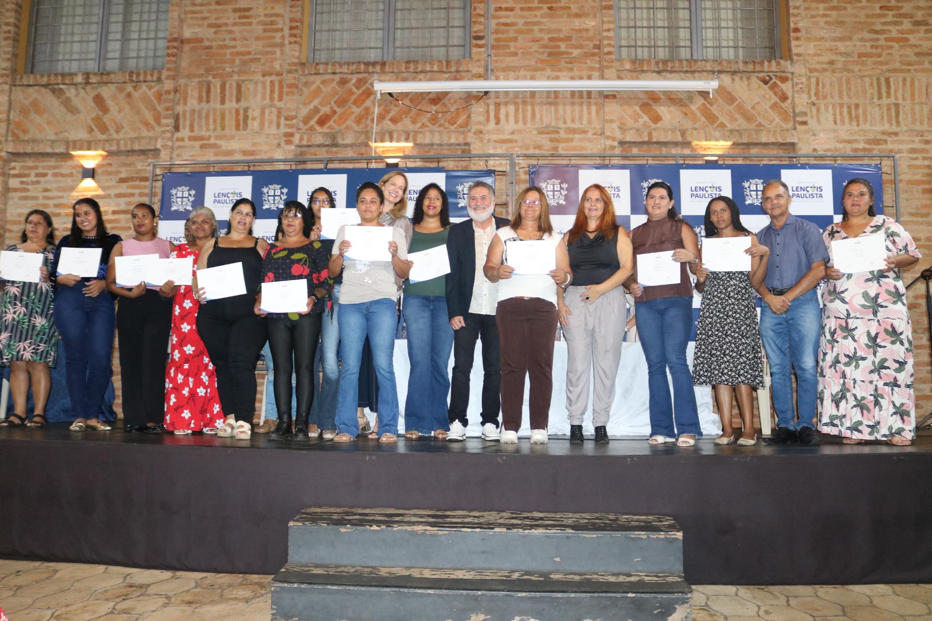 Programa Inclusão Produtiva forma nova turma com curso de preparo de marmitas