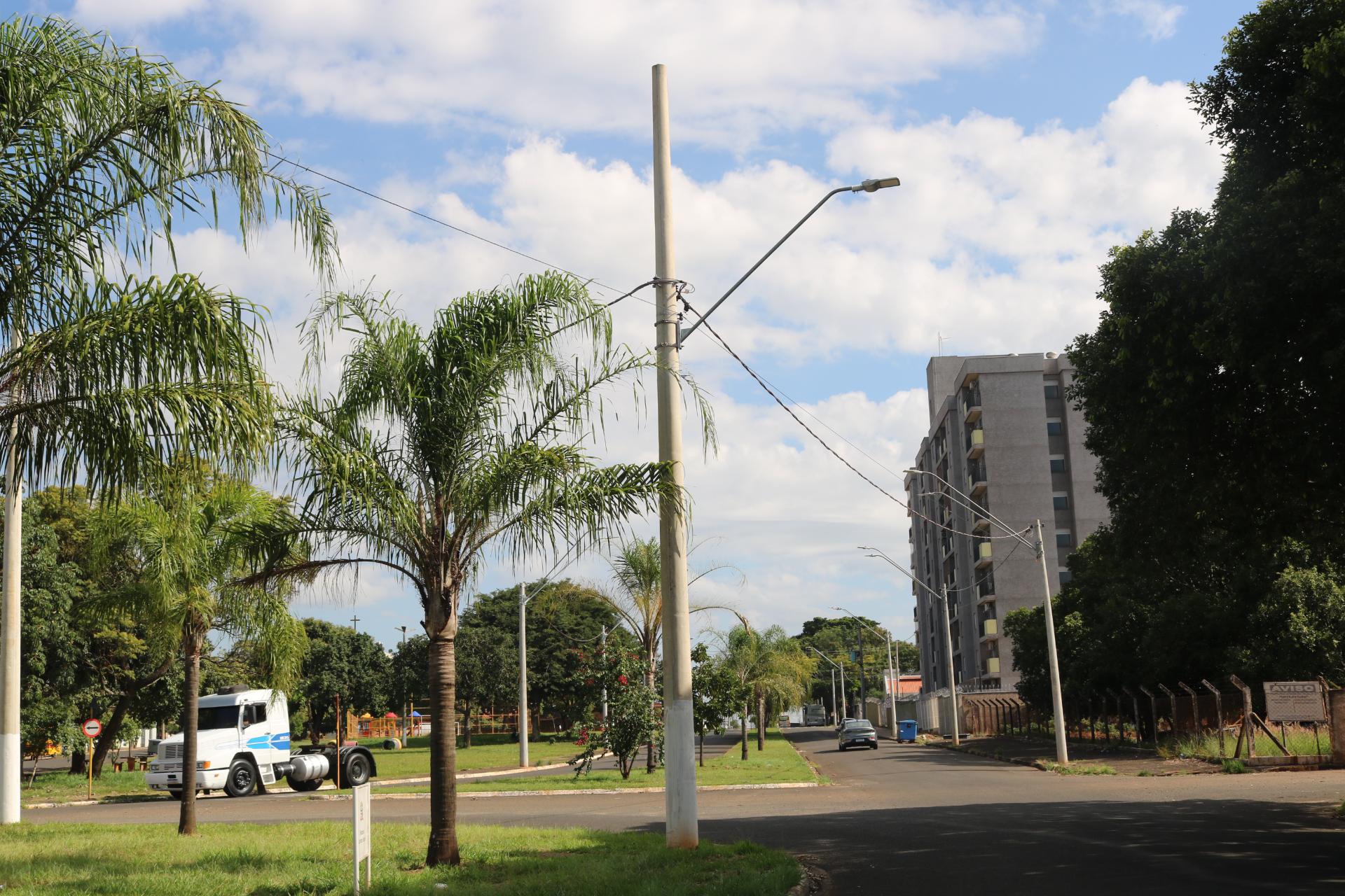 Substituição das antigas lâmpadas convencionais por lâmpadas de LED resultará em um aumento de 72% na luminosidade e uma economia de 64% para o município