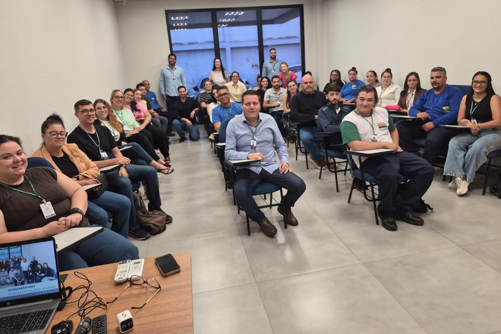 O prefeito ressaltou a importância do serviço público oferecido pela Prefeitura em todos os setores