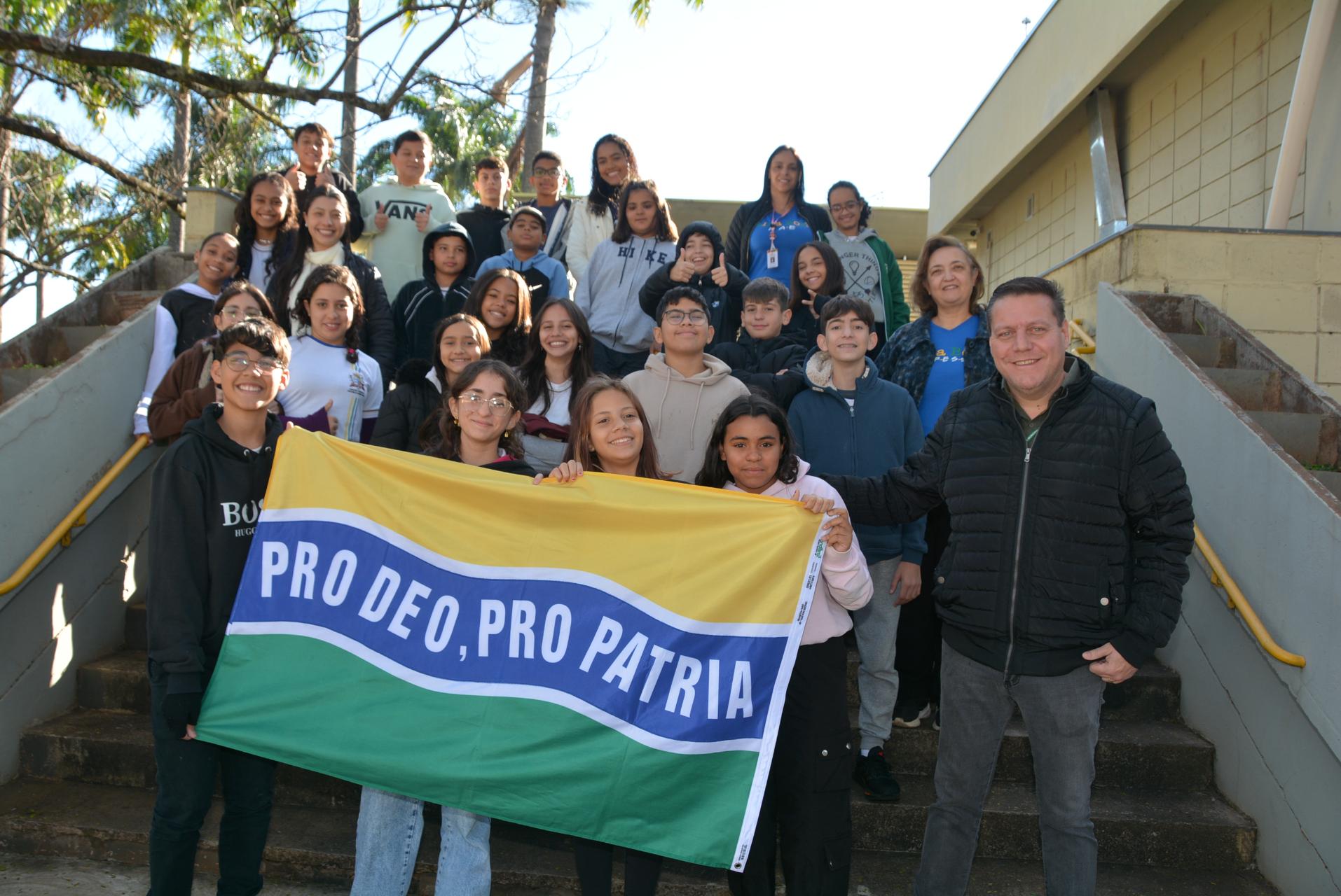 Escola na Prefeitura - prefeito recebe alunos da Escola Lina Bosi Canova