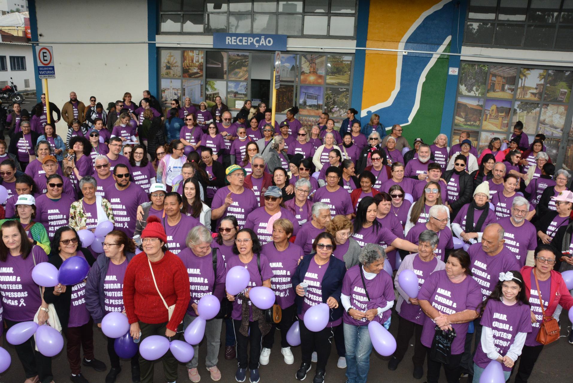 O movimento Junho Violeta busca alertar sobre os casos de negligência e abusos físicos, psicológicos ou financeiros sofridos pela pessoa idosa