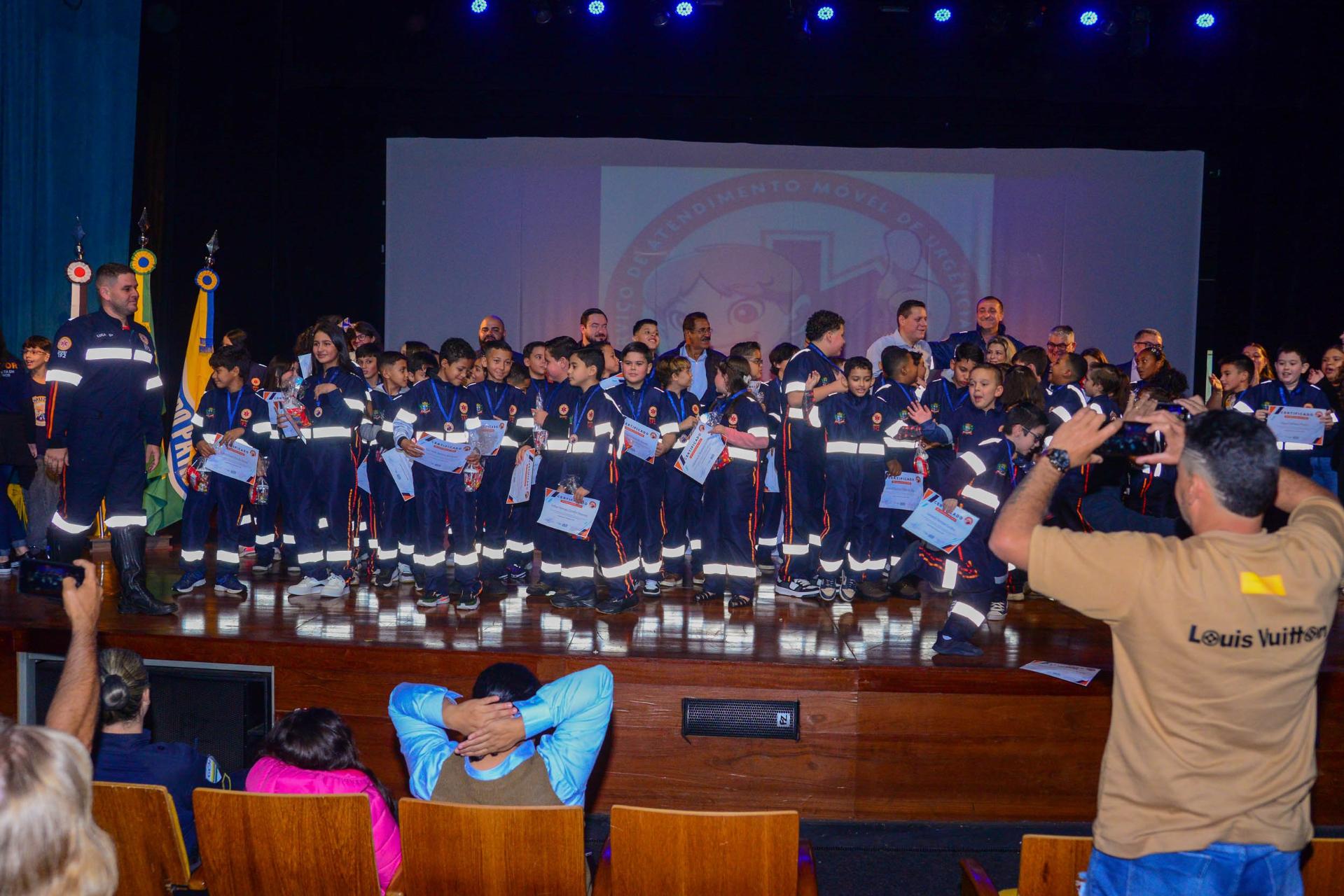 Formatura do Samuzinho celebra nova turma e reforça valores de cidadania e solidariedade