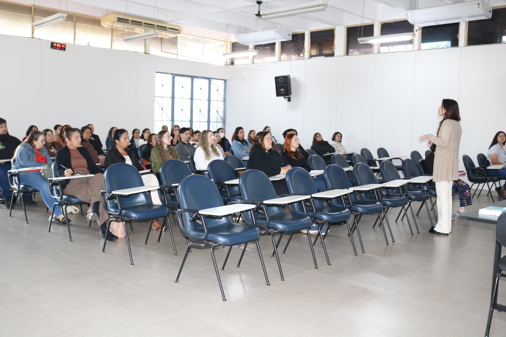 Um dos temas compartilhados foi a importância das escolas manterem dados atualizados juntos às famílias que recebem benefícios sociais como Bolsa Família e Brasil Carinhoso