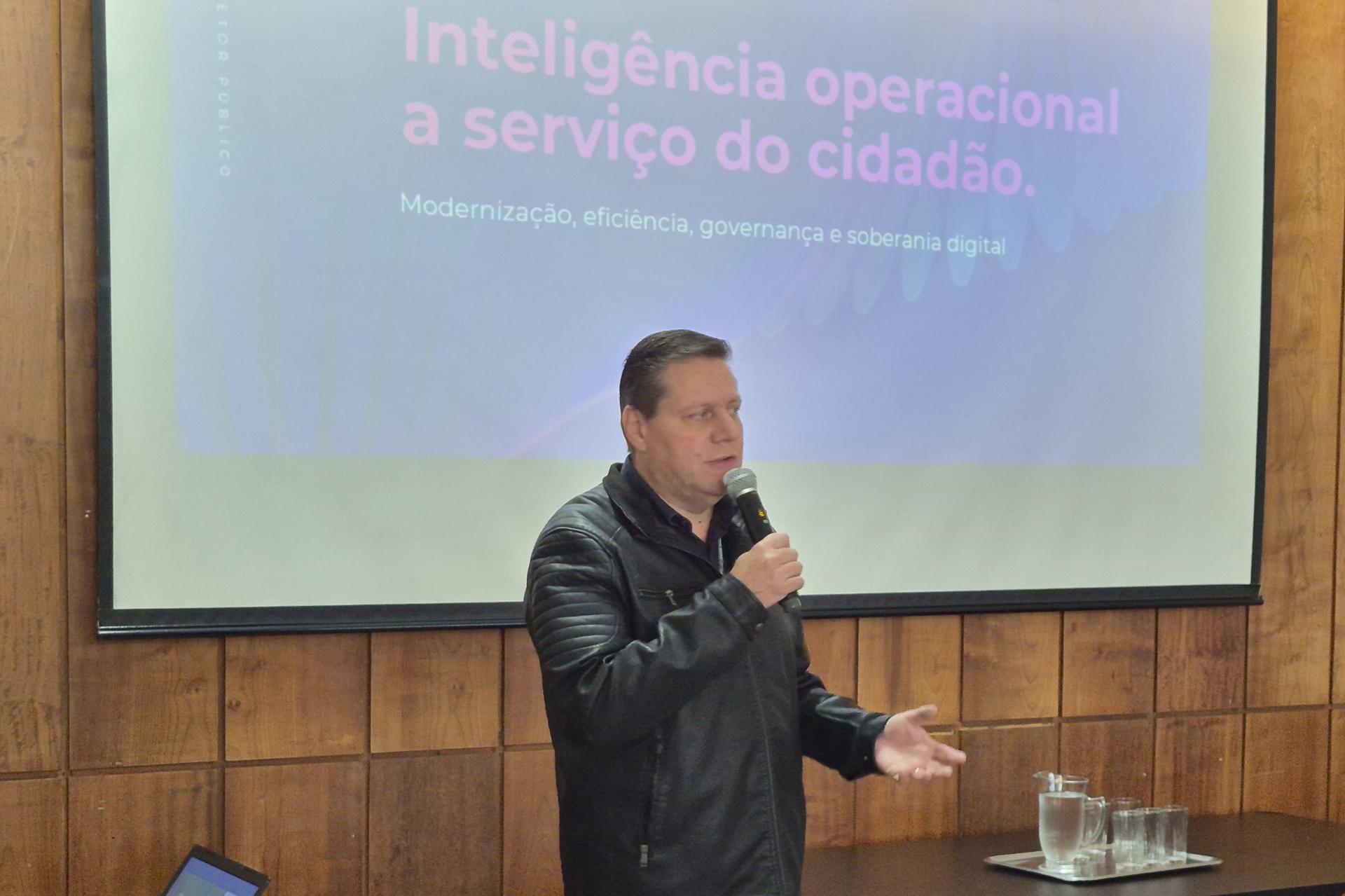 Apresentação do projeto de automação de processos e digitalização da Prefeitura de Lençóis; programa foi batizado por servidores de Lençóis Online