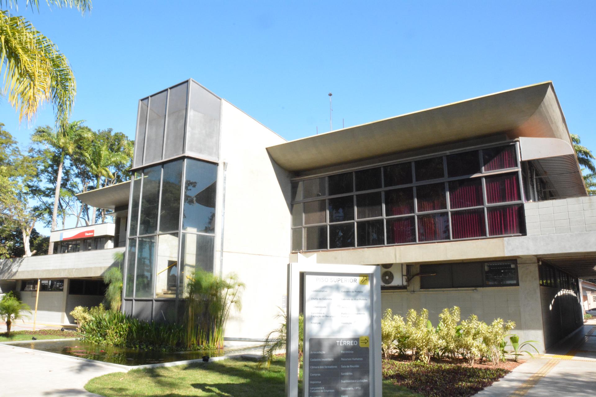 Na foto, fachada da Prefeitura Municipal, sede do Poder Executivo Municipal