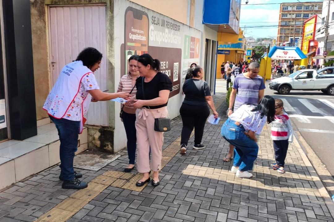 Saúde leva orientações sobre serviços municipais à Rua 15 de Novembro