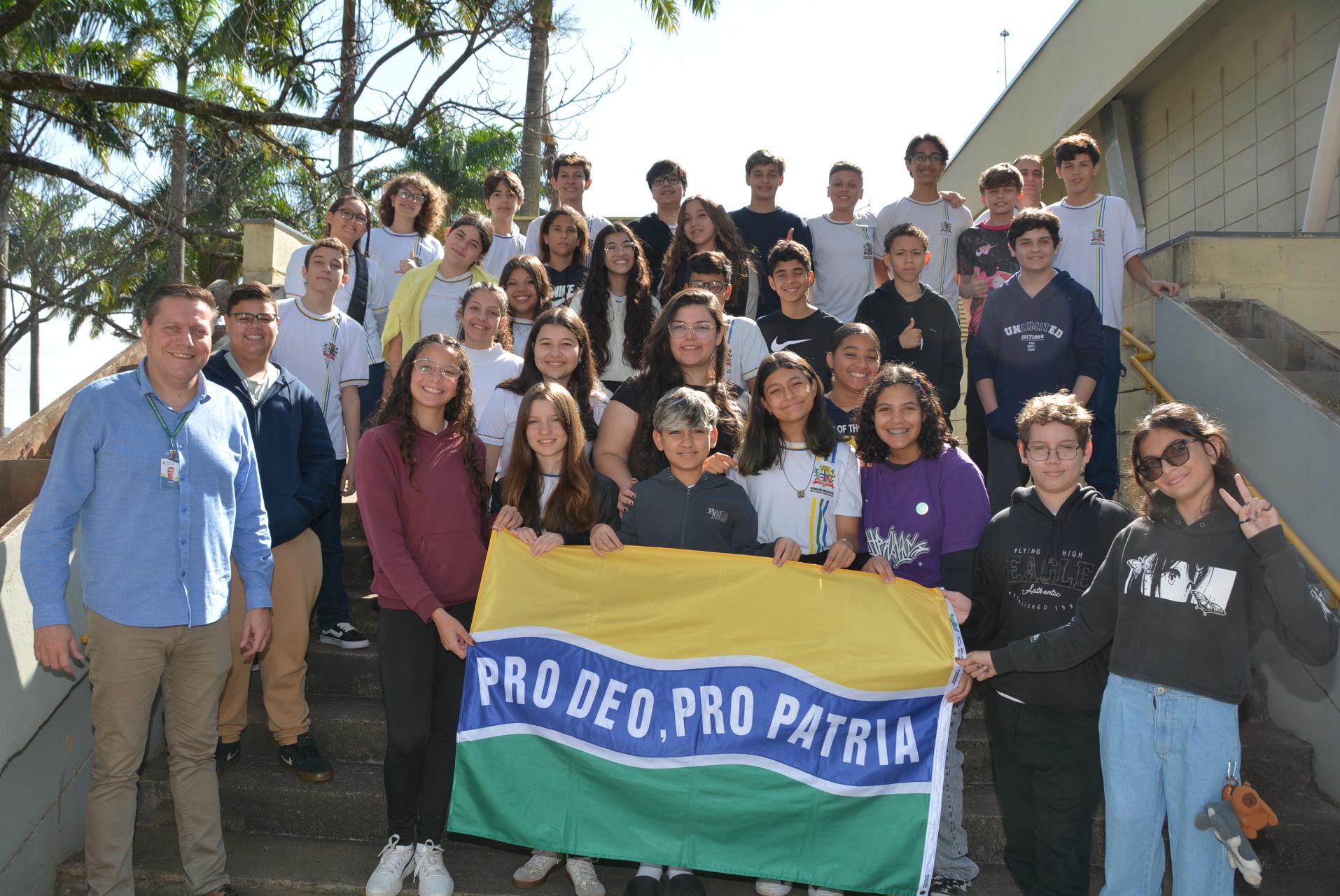 Nas fotos, momentos do encontro com o prefeito André Sasso e os alunos da Escola Lina Bosi