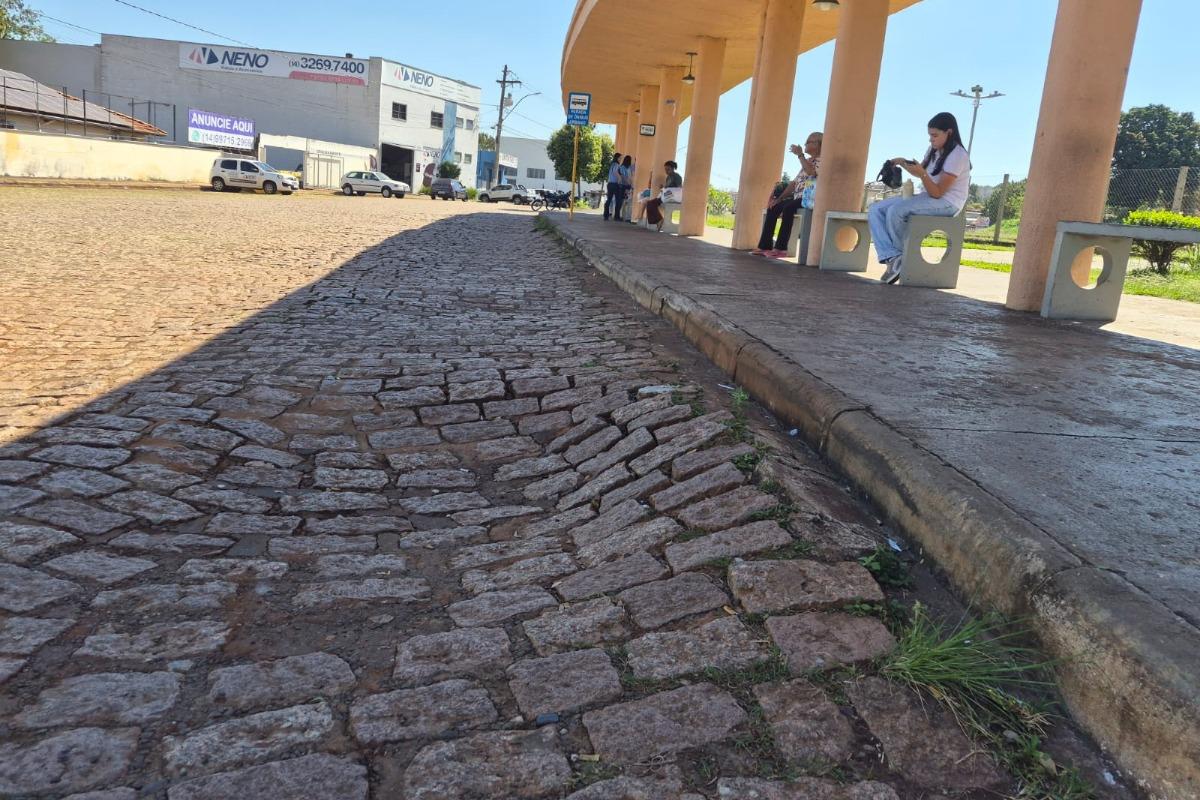 Prefeitura inicia recuperação do piso da rua Princesa Isabel próximo ao terminal Itagiba Mourão