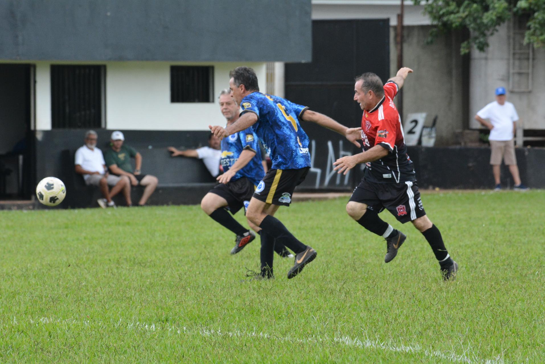 Na foto, lance do jogo entre Bikankas e Master Cruzeiro no Campeonato de Futebol Regional disputado no primeiro semestre deste ano
