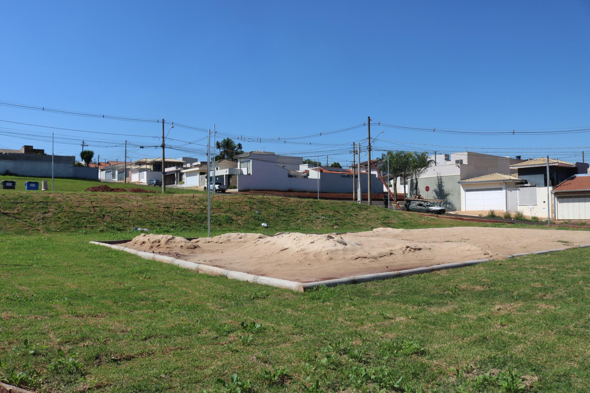 Esta é a primeira praça do tipo a ser construída na cidade e a primeira na região do bairro Jardim Europa
