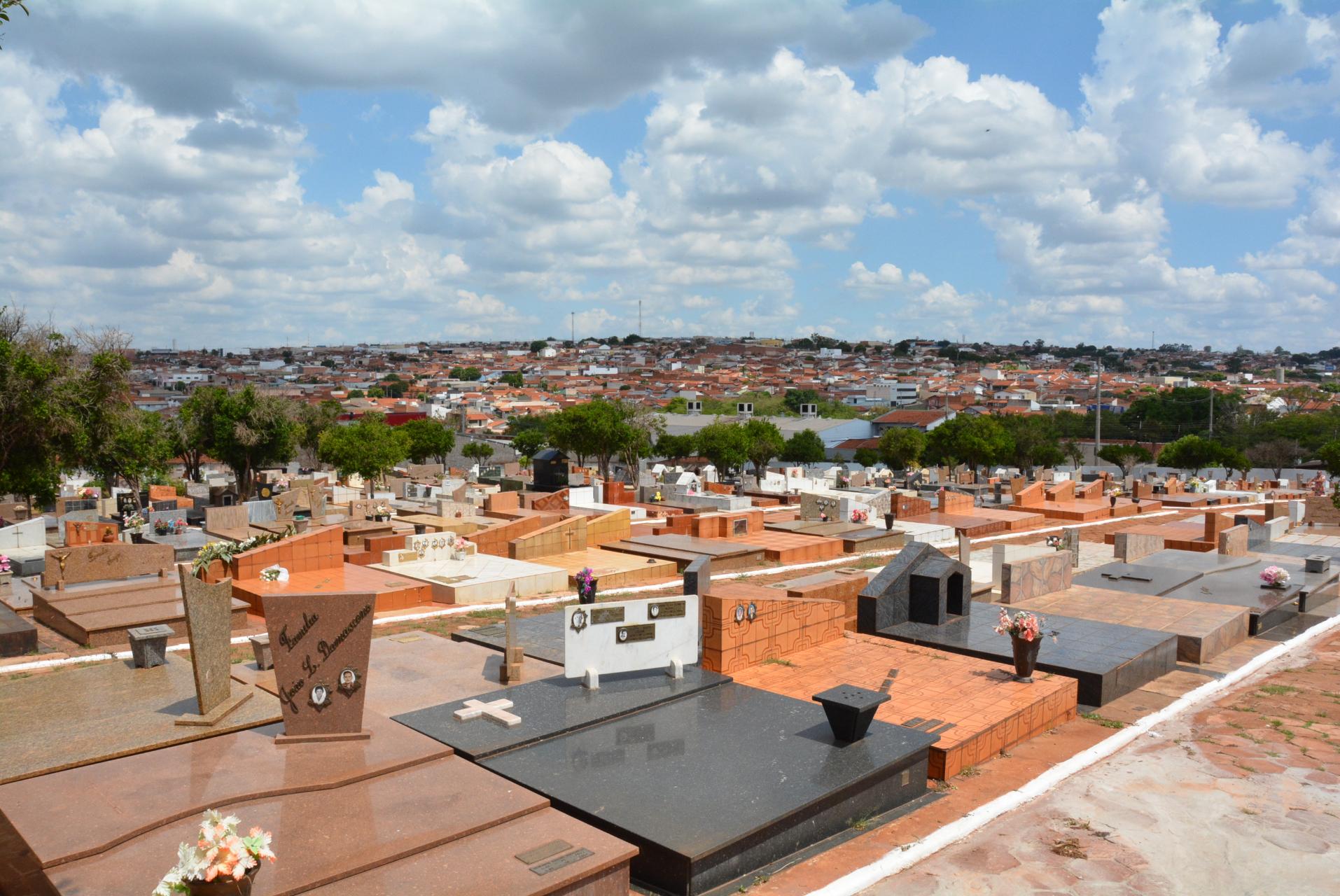 Na foto, vista do Cemitério Alcides Francisco