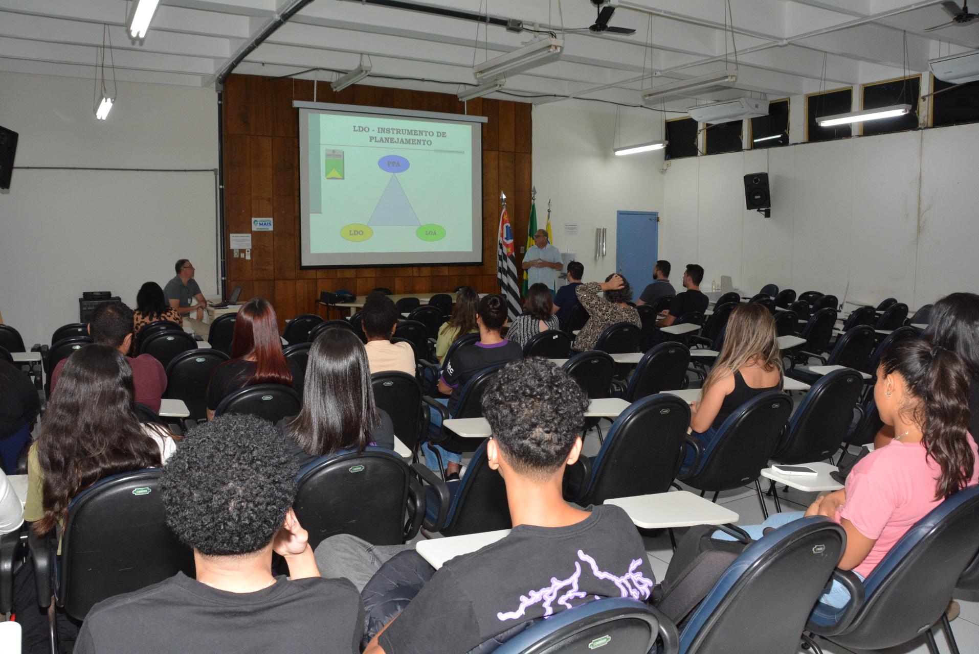 Audiência será realizada no auditório da Secretaria de Educação, localizada na rua 7 de Setembro, 711