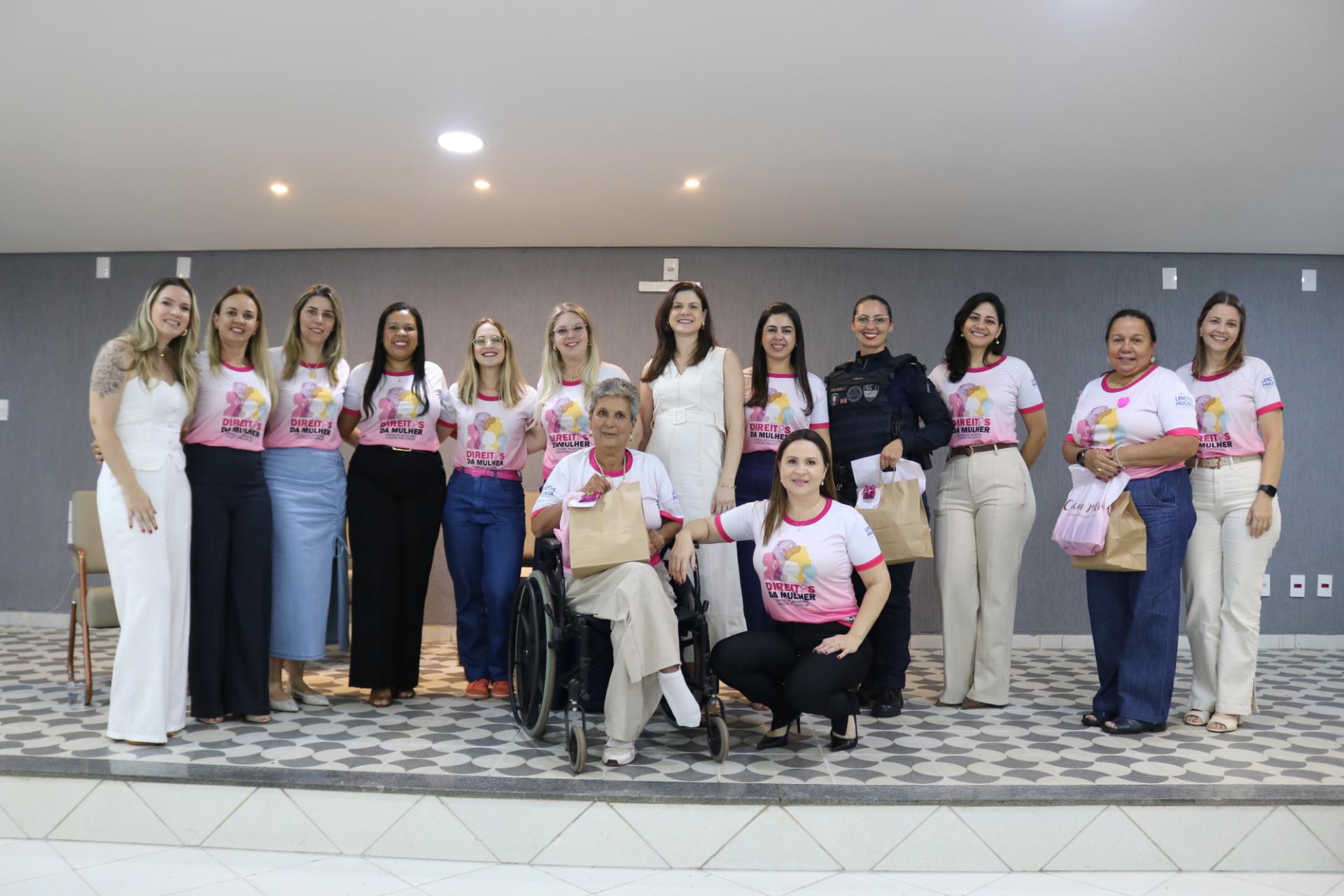 As autoridades presentes realizaram a abertura institucional do evento, trazendo importantes contribuições sobre o avanço das políticas públicas voltadas para as mulheres no município.