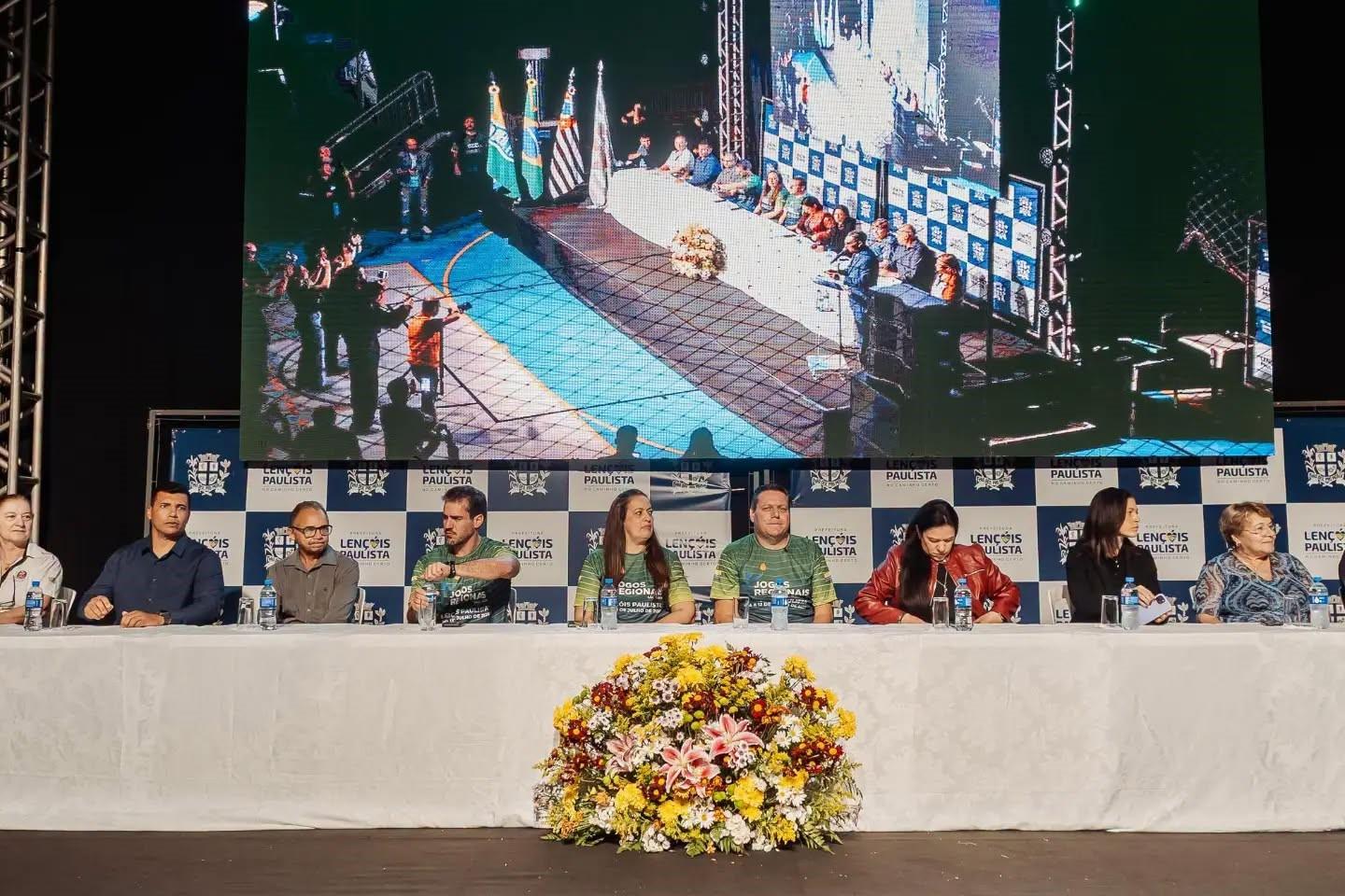 Na foto, autoridades na mesa de honra durante a cerimônia de abertura dos Jogos Regionais realizada no dia 4 de julho deste ano