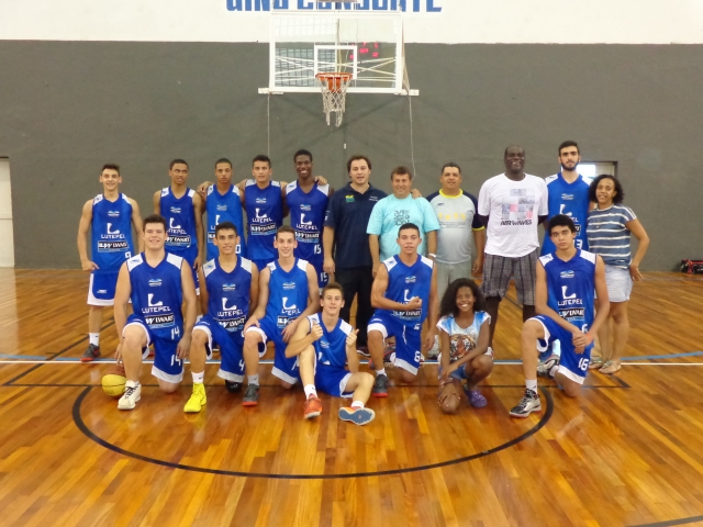 Vitória mantém invencibilidade da equipe do técnico Dudu