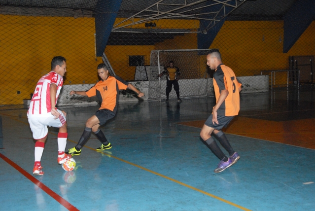 Infinity Lojas Silva (vermelho e branco) é um dos finalistas da Copa Lençóis