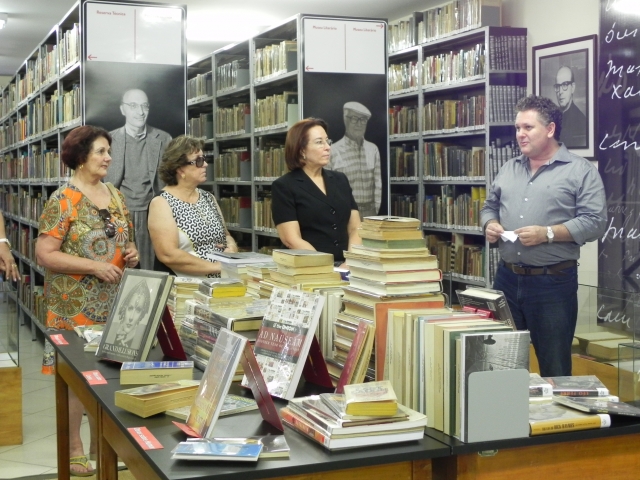 Exposição está montada no piso superior da BMOL