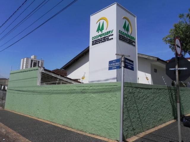 Fachada da nova sede da Cooperserv na avenida Brasil