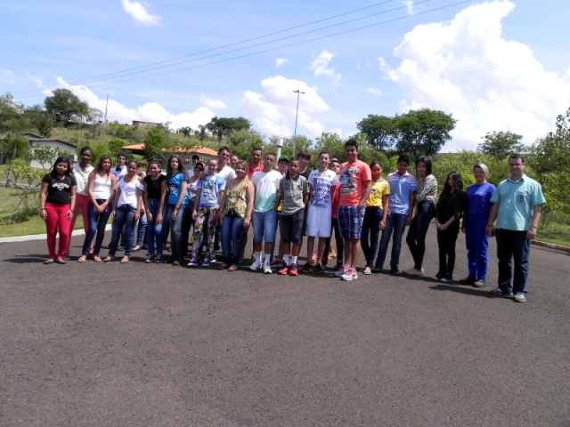 Equipe da Diretoria de Agricultura e Meio  Ambiente recepcionaram os estudantes