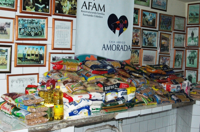 Alimentos foram doados para a Casa Abrigo Amorada