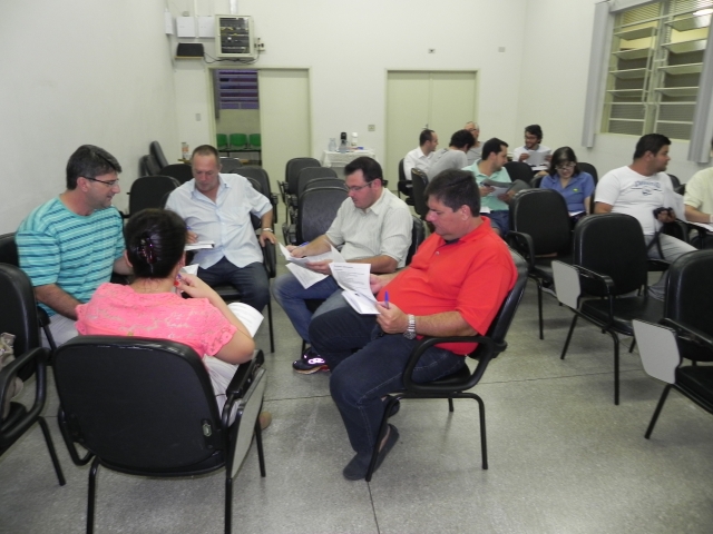 Grupos de trabalho durante encontro realizado no CAC neste ano