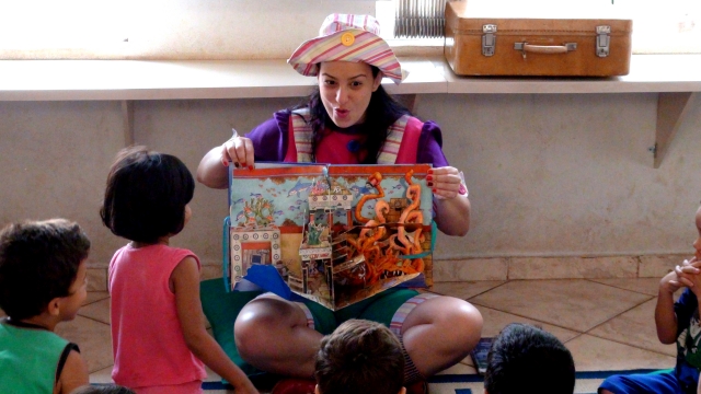 Leda Fernandes, responsável pela contação das histórias desde o início do projeto